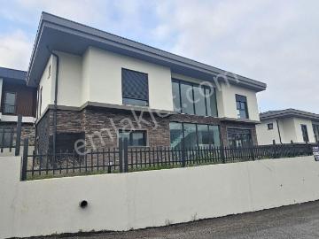 Gümüştepe'de Müstakil 5+1 Kiralık Villa