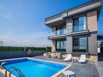Gümüşyaka'da Yıllık 3 M Getirili Turizm Onaylı Havuzlu Villa