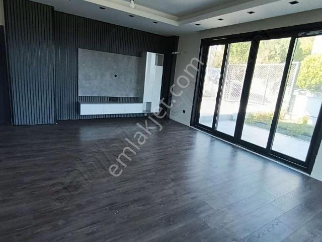 Gümüşyakada Her Katından Deniz Manzrası Gören 4+1 Triblex Villa