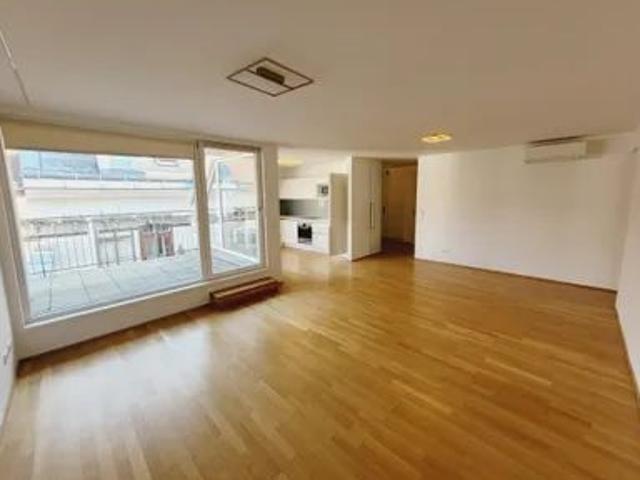 Gumpendorfer Straße: geräumige 4 Zimmer Dachgeschoßwohnung mit Terrassen