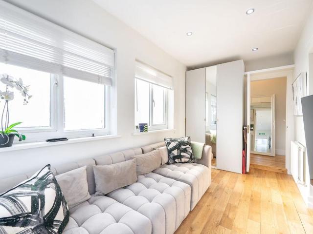 Gunter Grove, Chelsea, London, SW10 1 bed flat to rent £3,684 pcm £850 pw