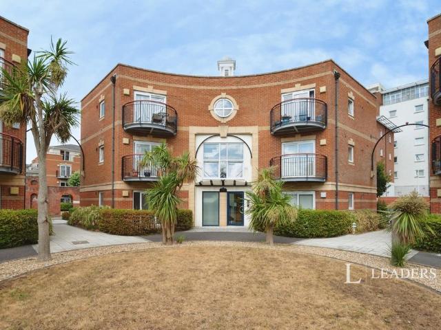 Gunwharf Quays, Portsmouth. 2 bed flat to rent £1,700 pcm £392 pw