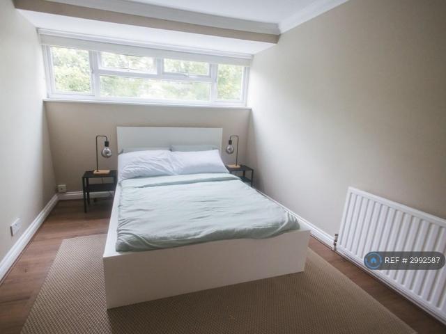 Gun Hill Place, Basildon, SS16 1 bed in a house share to rent £750 pcm £173 pw