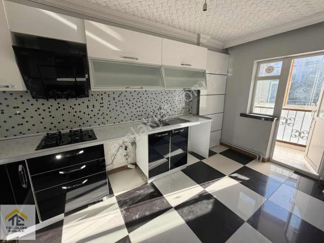 Gün Sazak Cadde Üzeri Orta Kat 3+1 Ön Cephe Full Yapılı Güney