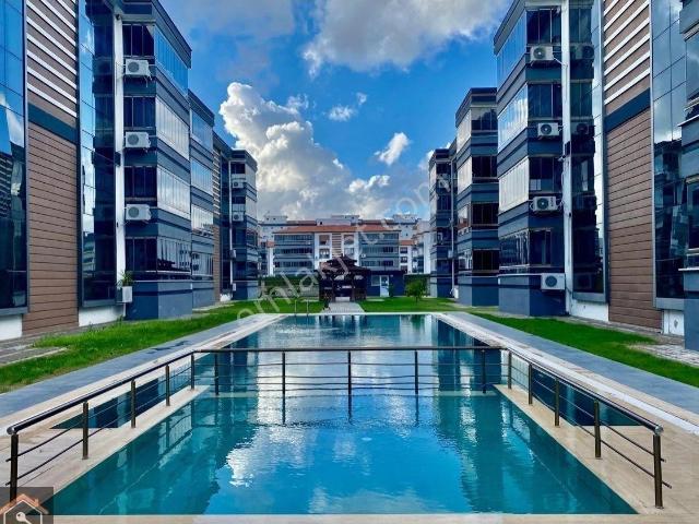 Günay Emlak'tan Satılık Torbalıda Havuzlu Site İçerisinde 3+1 165 M2 Doğalgazlı Lüks Daire