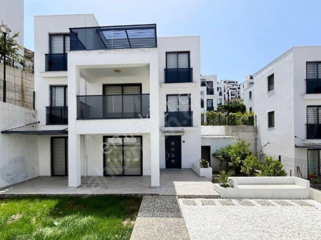 Gündoğan Çiçek Sitesi Villaları'nda Uzun Dönem Kiralık Lüks 4+1