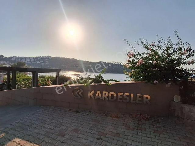 Gündoğan Kardeşler Sitesi Eşyalı, Plajlı, Kısmi Deniz Manzaralı