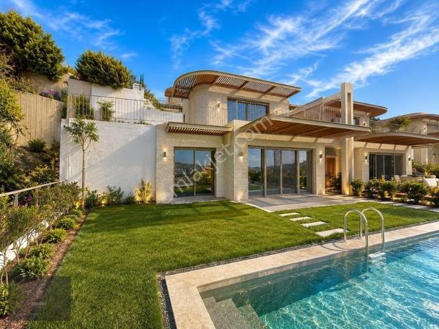 Gündoğan Merkezde Sıfır, Müstakil Havuzlu Deniz Manzaralı Villa