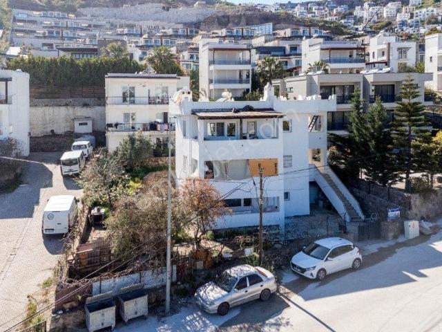 Gündoğan'da 500 M² Arsada 3 Ayrı Tapulu Daireli Komple Bina