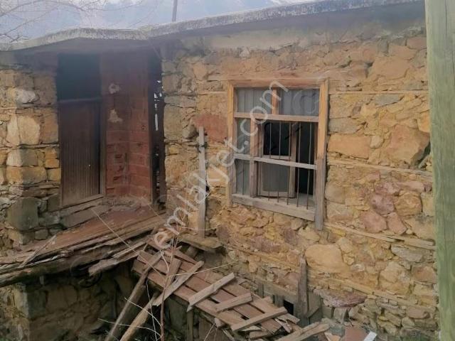 Gündoğmuş Köprülü De Müstakil Satılık İki Katlı Taş Ev Ve Bahçes