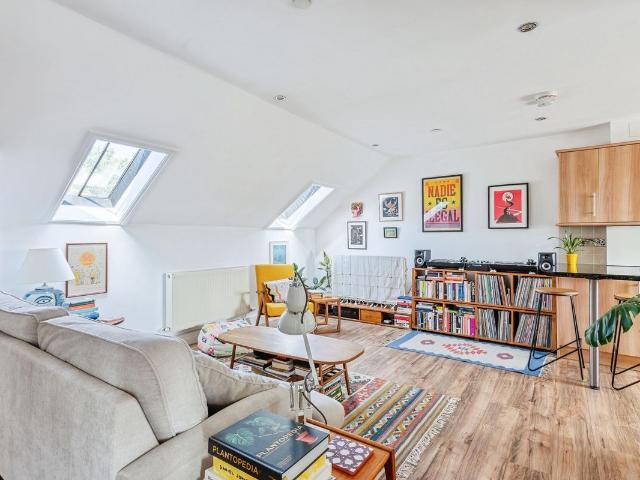 Gundry Lane, Bridport DT6, 1 bed flat to rent, £850 pcm | PrimeLocation