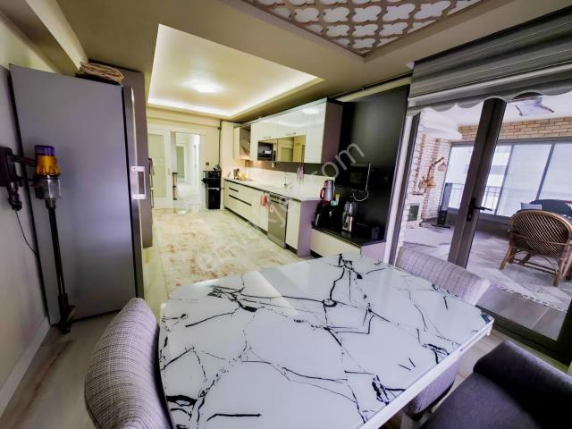 Güneşevler'de 4+1 Full Yapılı Manzaralı Satılık Site Dairesi