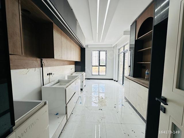 GÜNEŞ EMLAK SARAY MERKEZDE SİTE 8 KAT GİYİNME ODALI SIFIR DAİRE