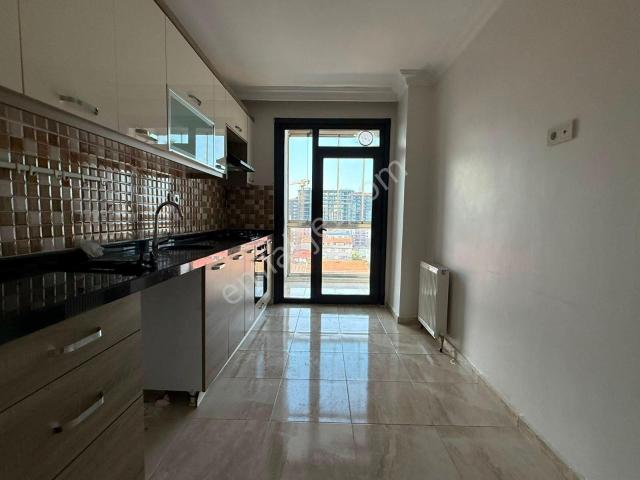 Güneşli'de Sitede Kiralık 2+1 Daire, 85m², Kapalı Otoparklı