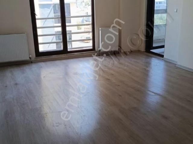 Güneştepe Çamlık Caddesinde Site İçi Kiralık 6+1 Dublex Daire