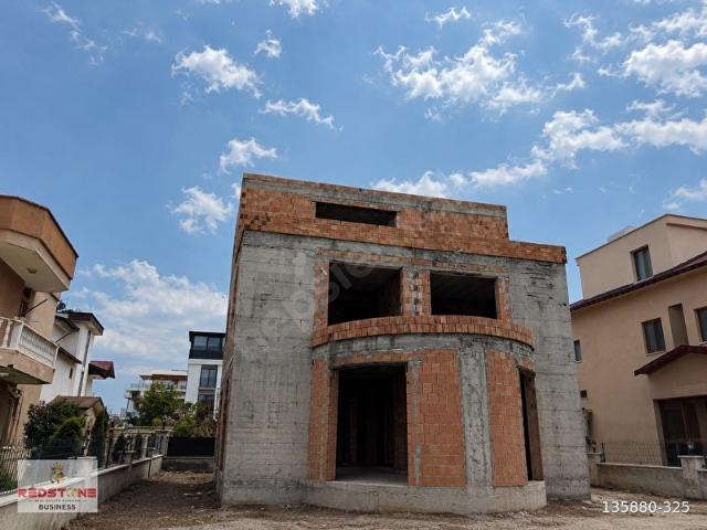 GÜNEŞ VİLLALARINDA DENİZ MANZARALI SATILIK VİLLA