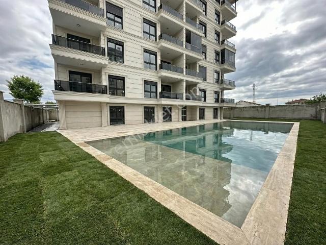 Güney Cephe Havuz Manzaralı 1+1 Daire