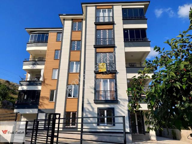 Güney Cepheli sıfır ara Kat Kiralık 2+1 Daire | Vadi Emlak