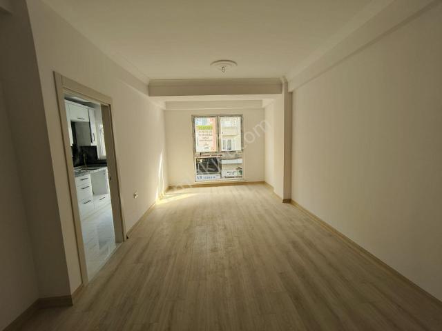 Güneyden Tülin Cad.de Karanlık Odasız 2+1.85m2 Daire