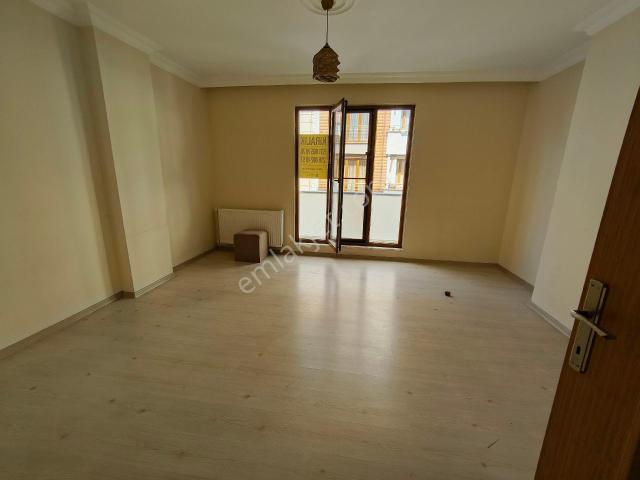 Güneyden Ara Kat Asansörlü Ayrı Mutfaklı 2+1.85m2 Daire