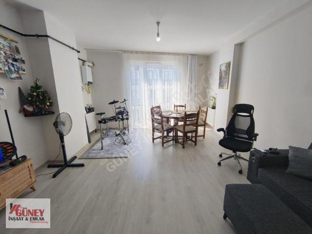 Güneyden Aydınevlerde Ful+ful Eşyalı Asansörlü 2+1.85m2 Daire