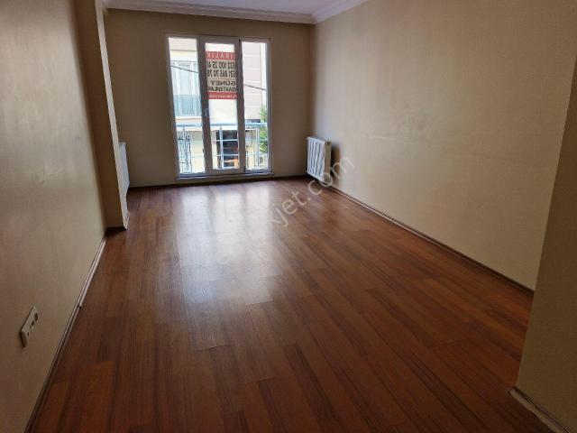 Güneyden Karanlık Odasız Çarşı Pazarın İçinde 2+1.85m2