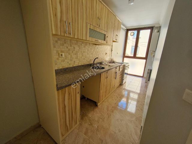Güneyden Karanlık Odasız Ayrı Mutfaklı Ara Kat 2+1.85m2 Daire