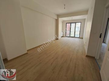 Güneyden Karanlık Odasız Ayrı Mutfaklı Balkonlu 2+1.85m2