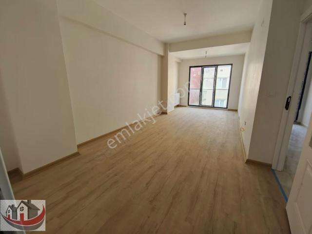 Güneyden Karanlık Odasız Ayrı Mutfaklı Balkonlu 2+1.85m2