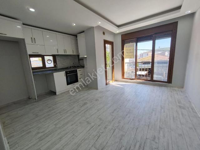 Güneyden Metronun Dibinde Yeni Binada 2+1.80m2 Daire