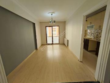 Güneyden Metroya Yakın Karanlık Odasız 2+1.85m2 Ara Kat