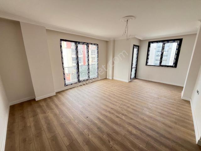 Güneyden Metroya 4 Dakika Yürüme 2+1.85m2 Satılk Daire
