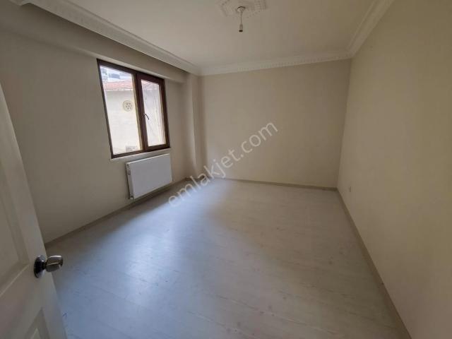 Güneyden Metroya 5 Dakika Yürüme 1+1.50m2.ayrı Mutfaklı Daire