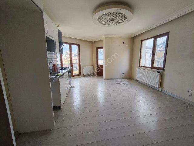 Güneyden Metroya 5 Dakika Yürüme 1+1.60m2 Teras Katı Daire