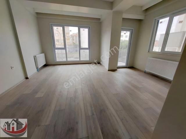 Güneyden Metroya 5 Dakika Yürüme 2+1.85m2 Sıfır Ara Kat Daire