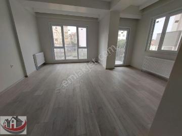 Güneyden Metroya 5 Dakika Yürüme Sıfır 2+1.85m2 Arakat Daire