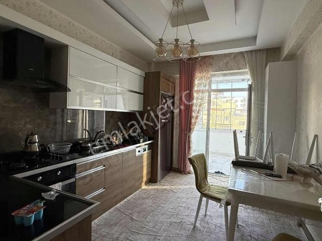 Güneykent Mah. 1. Kat Ana Cadde Üstü Yerden Isıtma 2.5+1 Daire