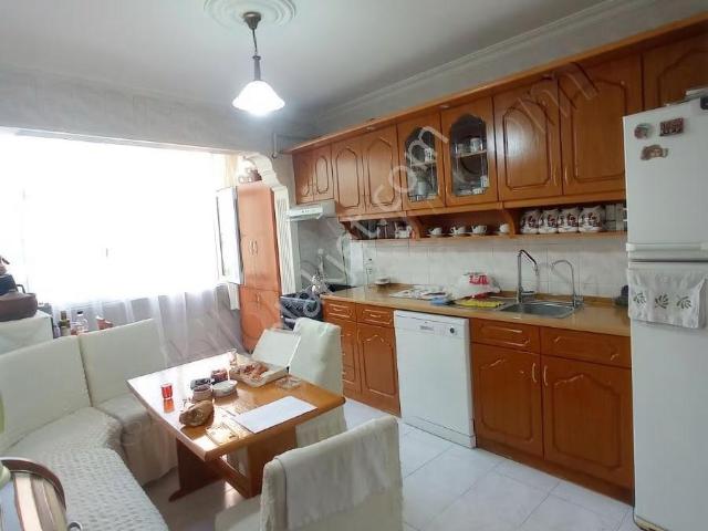 Güngören De Satılık 3+1,150 M2 Daire,kentsele Girecek Cadde Üstü