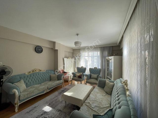 Güngören Sanayi Mahallesinde 3+1 110m2 Satılık Daire