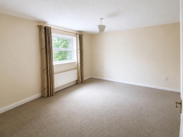 Gunner Grove, Sutton Coldfield, B75 2 bed flat to rent £1,050 pcm £242 pw