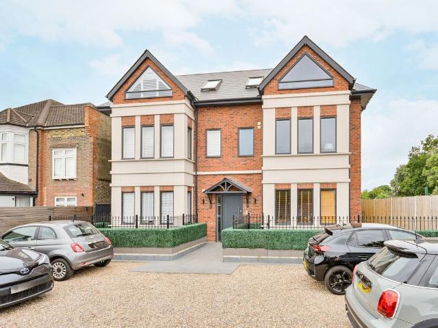 Gunnersbury Avenue, Ealing, London W5, 2 bed flat to rent, £3,350 pcm | PrimeLocation