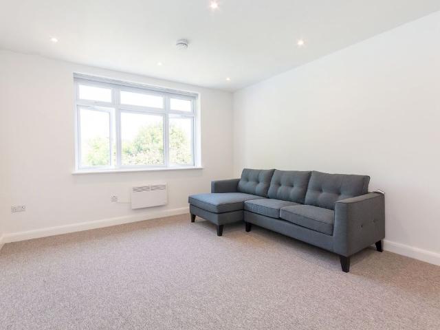 Gunnersbury Avenue, Ealing, London W5, 3 bed flat to rent, £3,000 pcm | PrimeLocation