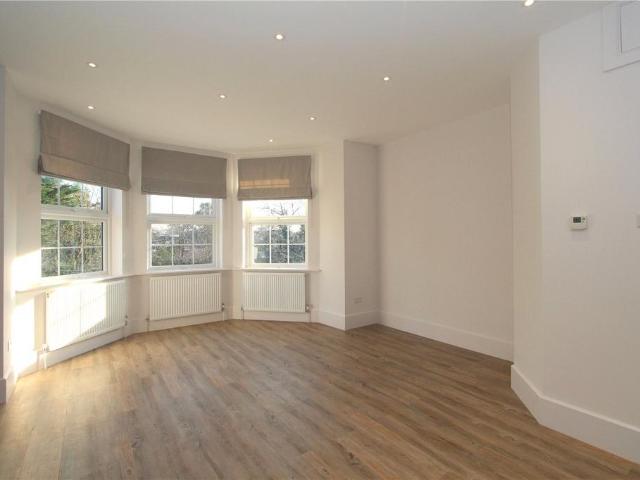 Gunnersbury Avenue, London, W5 2 bed apartment to rent £2,600 pcm £600 pw