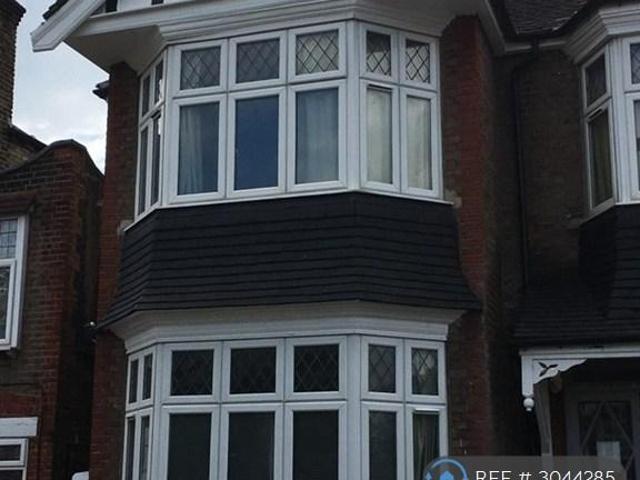 Gunnersbury Avenue, London, W5 2 bed flat to rent £1,750 pcm £404 pw