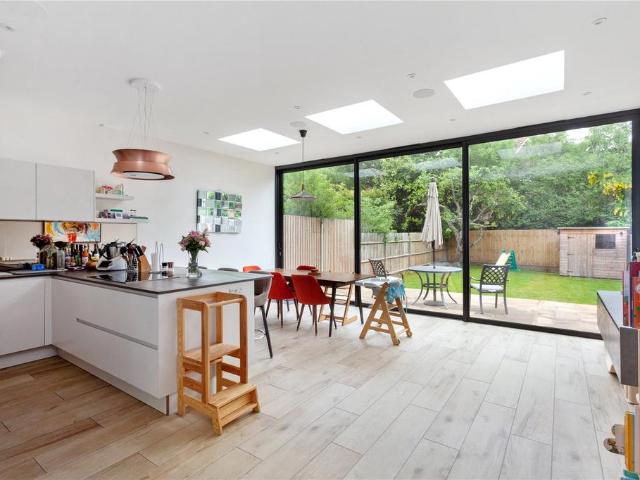Gunnersbury Gardens, London, UK, W3 5 bed semi detached house to rent £4,750 pcm £1,096 pw