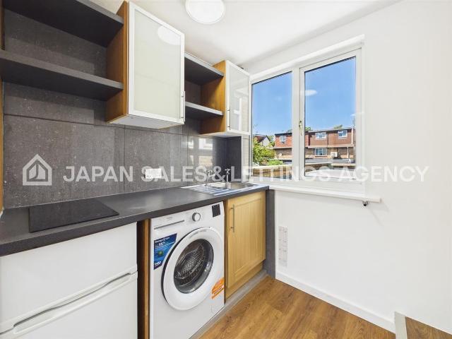 Gunnersbury Lane, Acton W3, Studio to rent, £1,200 pcm | PrimeLocation