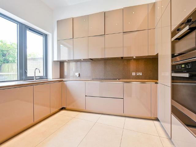 Gunnersbury Mews, Chiswick, London. 5 bed terraced house to rent £7,250 pcm £1,673 pw