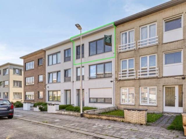 Gunstig gelegen 2 slaapkamer appartement op 2de verdieping