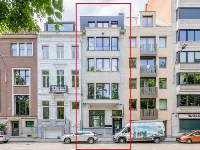 Gunstig gelegen 2 slaapkamerappartement met terras nabij h
