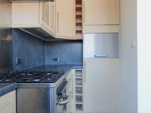 Gunstig gelegen appartement met garagebox te huur in Gent